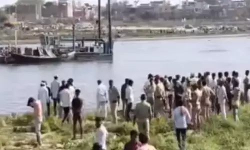 മഥുരയില്‍ വിനോദസഞ്ചാരികളുടെ ബോട്ട് മറിഞ്ഞ് പത്തു മരണം; മരിച്ചതില്‍ ഏഴ് സ്ത്രീകള്‍;  പാലത്തിലിടിച്ച് ബോട്ട് തലകീഴായി മറിഞ്ഞു; ദുരന്തത്തിന് കാരണം അമിതഭാരവും അനാസ്ഥയും