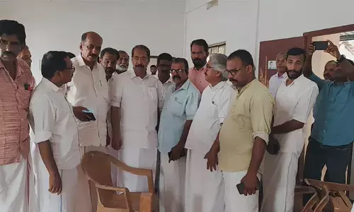 മയ്യില് ടൗണിലെ കോണ്ഗ്രസ് ഓഫീസായ ഗാന്ധിഭവന് തകര്ത്തു; പരാജയ ഭീതിയില് സിപിഎം അക്രമം അഴിച്ചു വിടുന്നു: സണ്ണി ജോസഫ മയ്യില് ടൗണിലെ കോണ്ഗ്രസ് ഓഫീസായ ഗാന്ധിഭവന് തകര്ത്തു; പരാജയ ഭീതിയില് സിപിഎം അക്രമം അഴിച്ചു വിടുന്നു: സണ്ണി ജോസഫ