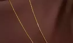 യാത്രയ്ക്കിടെ നഷ്ടപ്പെട്ട മാല ഓട്ടോറിക്ഷയില് നിന്നും കണ്ടെത്തി; മൂന്ന് വര്ഷത്തിന് ശേഷം ഉടമയ്ക്ക് തിരികെ നല്കി കൊച്ചിയിലെ ഓട്ടോ ഡ്രൈവര് യാത്രയ്ക്കിടെ നഷ്ടപ്പെട്ട മാല ഓട്ടോറിക്ഷയില് നിന്നും കണ്ടെത്തി; മൂന്ന് വര്ഷത്തിന് ശേഷം ഉടമയ്ക്ക് തിരികെ നല്കി കൊച്ചിയിലെ ഓട്ടോ ഡ്രൈവര്