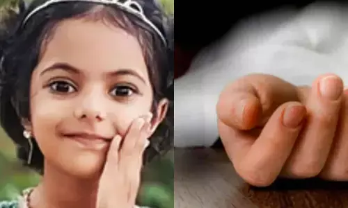 അമ്മയോടൊപ്പം ഒരു കല്യാണത്തിന് പോയി ഓട്ടോയിൽ വന്നിറങ്ങി; പിന്നാലെ ഒരുമിച്ച് റോഡ് മുറിച്ചുകടന്നതും ജീവനെടുത്ത് അപകടം; ബൈക്കിടിച്ച് നാലുവയസുകാരിക്ക് ദാരുണാന്ത്യം