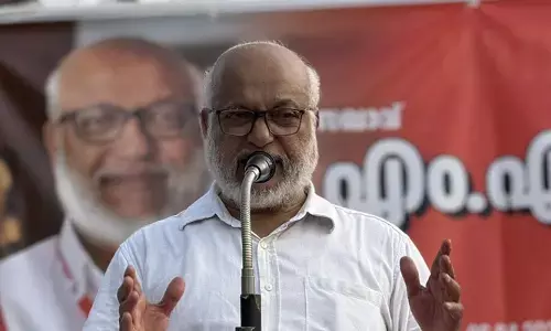 കുംഭമേള വൈറല് താരത്തിന്റെ കല്യാണത്തില് സഖാക്കള്ക്ക് പിഴച്ചോ? ആരെ പേടിച്ചാണ് അവര് കേരളത്തിലേക്ക് വരുന്നത്? എം.വി.ഗോവിന്ദന് അടക്കമുള്ള സി.പി.എം നേതാക്കള്ക്കെതിരെ ഉയര്ന്ന വിമര്ശനങ്ങളില് മറുപടിയുമായി എം.എ.ബേബി; പിണറായിയുടെ മുഖം കണ്ടാല് എന്തിനാണ് അസൂയപ്പെടുന്നത്? പ്രതിപക്ഷത്ത് മുഖം മാറ്റാന് തമ്മിലടിയെന്നും പരിഹാസം! കുംഭമേള വൈറല് താരത്തിന്റെ കല്യാണത്തില് സഖാക്കള്ക്ക് പിഴച്ചോ? ആരെ പേടിച്ചാണ് അവര് കേരളത്തിലേക്ക് വരുന്നത്? എം.വി.ഗോവിന്ദന് അടക്കമുള്ള സി.പി.എം നേതാക്കള്ക്കെതിരെ ഉയര്ന്ന വിമര്ശനങ്ങളില് മറുപടിയുമായി എം.എ.ബേബി; പിണറായിയുടെ മുഖം കണ്ടാല് എന്തിനാണ് അസൂയപ്പെടുന്നത്? പ്രതിപക്ഷത്ത് മുഖം മാറ്റാന് തമ്മിലടിയെന്നും പരിഹാസം!