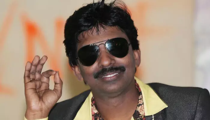 പ്രവാസികളുടെ ഭിക്ഷയാണ് കേരളത്തിന്റെ വളര്ച്ച; എന്റെ എല്ലാ സിനിമയിലും മെസേജ് ഉണ്ടാകും; പന്ത്രണ്ടാമത്തെ ചിത്രമാണ് കേരള ലൈവ്; വൈറലായി സന്തോഷ് പണ്ഡിറ്റിന്റെ വാക്കുകൾ പ്രവാസികളുടെ ഭിക്ഷയാണ് കേരളത്തിന്റെ വളര്ച്ച; എന്റെ എല്ലാ സിനിമയിലും മെസേജ് ഉണ്ടാകും; പന്ത്രണ്ടാമത്തെ ചിത്രമാണ് കേരള ലൈവ്; വൈറലായി സന്തോഷ് പണ്ഡിറ്റിന്റെ വാക്കുകൾ