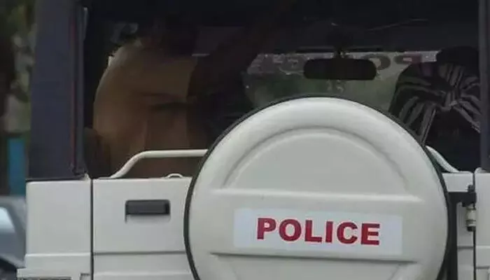 തെരഞ്ഞെടുപ്പ് ദിവസം ബൈക്കിലെത്തി ആക്രമണം; ആര് എസ് എസ് നേതാവിനെ വെട്ടിപരിക്കേല്പ്പിച്ചു; ലഹരി സംഘത്തിലെ രണ്ടുപേര് പിടിയില് തെരഞ്ഞെടുപ്പ് ദിവസം ബൈക്കിലെത്തി ആക്രമണം; ആര് എസ് എസ് നേതാവിനെ വെട്ടിപരിക്കേല്പ്പിച്ചു; ലഹരി സംഘത്തിലെ രണ്ടുപേര് പിടിയില്