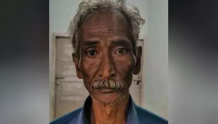 മകളെ ഭര്ത്താവ് നിരന്തരം മര്ദ്ദിച്ചു; യുവാവിനെ വെട്ടിപ്പരിക്കേല്പ്പിച്ച ഭാര്യപിതാവ് പിടിയില് മകളെ ഭര്ത്താവ് നിരന്തരം മര്ദ്ദിച്ചു; യുവാവിനെ വെട്ടിപ്പരിക്കേല്പ്പിച്ച ഭാര്യപിതാവ് പിടിയില്