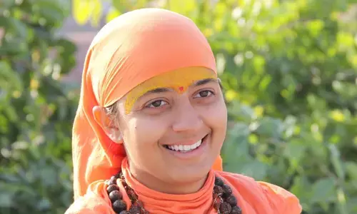 ചായ കുടിക്കുന്ന ഹിന്ദുവും പശുവിനെ കൊല്ലുന്നവരും സമം; ചായ ഉപേക്ഷിക്കാൻ ആഹ്വാനവുമായി സാധ്വി ശ്രദ്ധ; ആത്മവിശ്വാസത്തോടെ വിവരമില്ലായ്മ വിളമ്പുന്നുവെന്ന് സോഷ്യൽ മീഡിയ; പ്രസംഗം വൈറൽ