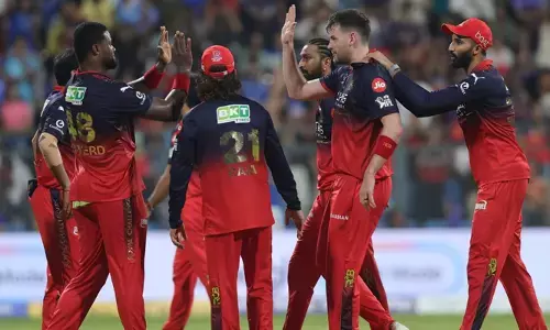 ബാറ്റിങ്ങിന് പിന്നാലെ ബൗളിങ്ങിലും റോയലായി റോയല്‍ ചലഞ്ചേഴ്സ് ബംഗളുരു; മുംബൈ ഇന്ത്യന്‍സിനെ മുംബൈയില്‍ കീഴടക്കിയത് 18 റണ്‍സിന്; പാഴായത് ഷെഫേര്‍ഡിന്റെ ഒറ്റയാള്‍ പോരാട്ടം; മുംബൈയ്ക്ക് തുടര്‍ച്ചയായ മൂന്നാം തോല്‍വി; മൂന്നാം ജയവുമായി ബംഗളുരു മുന്നാംസ്ഥാനത്ത്