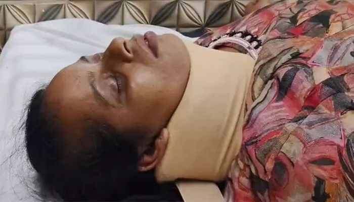 കുട്ടികള് തമ്മിലുണ്ടായ വഴക്ക് പരിഹരിക്കുന്നതിനിടെ മുതിര്ന്നവര് തമ്മില് കയ്യാങ്കളി; ദമ്പതികളുടെ ആക്രമണത്തില് യുവതിക്കും മകനും പരിക്ക് കുട്ടികള് തമ്മിലുണ്ടായ വഴക്ക് പരിഹരിക്കുന്നതിനിടെ മുതിര്ന്നവര് തമ്മില് കയ്യാങ്കളി; ദമ്പതികളുടെ ആക്രമണത്തില് യുവതിക്കും മകനും പരിക്ക്