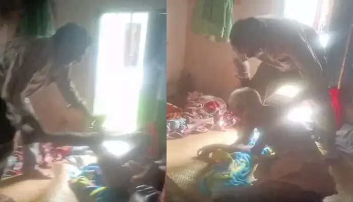 വല്ലാര്പാടത്ത് മദ്യലഹരിയില് മകന് അച്ഛനെ തല്ലിച്ചതച്ചു; വയോധികനെ മകന് മര്ദിക്കുന്ന ദൃശ്യം പുറത്ത് വന്നതോടെ കേസെടുത്ത് പോലിസ്: മുന്പും തന്നെ മര്ദിച്ച കേസില് അകത്തായ യുവാവിനെ ജാമ്യത്തിലിറക്കിയതും പിതാവ് വല്ലാര്പാടത്ത് മദ്യലഹരിയില് മകന് അച്ഛനെ തല്ലിച്ചതച്ചു; വയോധികനെ മകന് മര്ദിക്കുന്ന ദൃശ്യം പുറത്ത് വന്നതോടെ കേസെടുത്ത് പോലിസ്: മുന്പും തന്നെ മര്ദിച്ച കേസില് അകത്തായ യുവാവിനെ ജാമ്യത്തിലിറക്കിയതും പിതാവ്