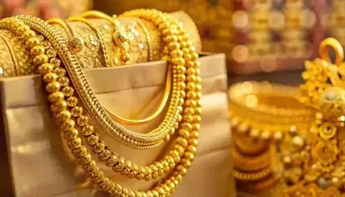 മോഷണം നടത്തി ആഴ്ചകള് പിന്നിട്ടപ്പോള് കള്ളന് മാനസാന്തരം; പത്ത് പവനും 90,000 രൂപയും ഉടമയ്ക്ക് തിരികെ നല്കി മോഷണം നടത്തി ആഴ്ചകള് പിന്നിട്ടപ്പോള് കള്ളന് മാനസാന്തരം; പത്ത് പവനും 90,000 രൂപയും ഉടമയ്ക്ക് തിരികെ നല്കി