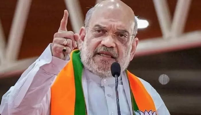 ബിജെപി അധികാരത്തില് വന്നാല് ജനങ്ങളെ കൊള്ളയടിച്ചവരെ ഒന്നൊന്നായി കണ്ടെത്തി ശിക്ഷിക്കും; മമതയുടെ ഗുണ്ടകള്ക്ക് ഇത്തവണ ജനങ്ങളെ തടയാന് കഴിയില്ലെന്ന് അമിത് ഷാ ബിജെപി അധികാരത്തില് വന്നാല് ജനങ്ങളെ കൊള്ളയടിച്ചവരെ ഒന്നൊന്നായി കണ്ടെത്തി ശിക്ഷിക്കും; മമതയുടെ ഗുണ്ടകള്ക്ക് ഇത്തവണ ജനങ്ങളെ തടയാന് കഴിയില്ലെന്ന് അമിത് ഷാ