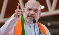 ബിജെപി അധികാരത്തില് വന്നാല് ജനങ്ങളെ കൊള്ളയടിച്ചവരെ ഒന്നൊന്നായി കണ്ടെത്തി ശിക്ഷിക്കും; മമതയുടെ ഗുണ്ടകള്ക്ക് ഇത്തവണ ജനങ്ങളെ തടയാന് കഴിയില്ലെന്ന് അമിത് ഷാ ബിജെപി അധികാരത്തില് വന്നാല് ജനങ്ങളെ കൊള്ളയടിച്ചവരെ ഒന്നൊന്നായി കണ്ടെത്തി ശിക്ഷിക്കും; മമതയുടെ ഗുണ്ടകള്ക്ക് ഇത്തവണ ജനങ്ങളെ തടയാന് കഴിയില്ലെന്ന് അമിത് ഷാ