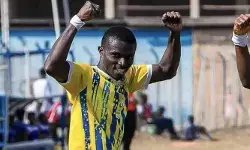 തോക്കുധാരികളായ കൊള്ളക്കാർ വളഞ്ഞു, പിന്നെ തുരുതുരെ വെടിയൊച്ചകൾ; ഘാനയിൽ ഫുട്ബോൾ ടീം ബസിന് നേരെ ആക്രമണം; 20-കാരനായ താരം കൊല്ലപ്പെട്ടു; ലോകം നടുങ്ങിയ ആ നിമിഷം ഇങ്ങനെ തോക്കുധാരികളായ കൊള്ളക്കാർ വളഞ്ഞു, പിന്നെ തുരുതുരെ വെടിയൊച്ചകൾ; ഘാനയിൽ ഫുട്ബോൾ ടീം ബസിന് നേരെ ആക്രമണം; 20-കാരനായ താരം കൊല്ലപ്പെട്ടു; ലോകം നടുങ്ങിയ ആ നിമിഷം ഇങ്ങനെ