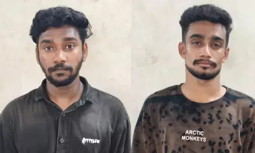 കെഎസ്ആര്ടിസി ഡ്രൈവറെ തല്ലിച്ചതച്ച് ചാവിയുമായി മുങ്ങി; ഒടുവില് മാളത്തില് നിന്ന് പൊക്കി പോലീസ്! ആലുവയില് അഴിഞ്ഞാടിയ ഗുണ്ടാ സംഘം പിടിയില്; ഇതര സംസ്ഥാന തൊഴിലാളിയെ ആക്രമിച്ച കേസിലും പ്രതികള് കെഎസ്ആര്ടിസി ഡ്രൈവറെ തല്ലിച്ചതച്ച് ചാവിയുമായി മുങ്ങി; ഒടുവില് മാളത്തില് നിന്ന് പൊക്കി പോലീസ്! ആലുവയില് അഴിഞ്ഞാടിയ ഗുണ്ടാ സംഘം പിടിയില്; ഇതര സംസ്ഥാന തൊഴിലാളിയെ ആക്രമിച്ച കേസിലും പ്രതികള്