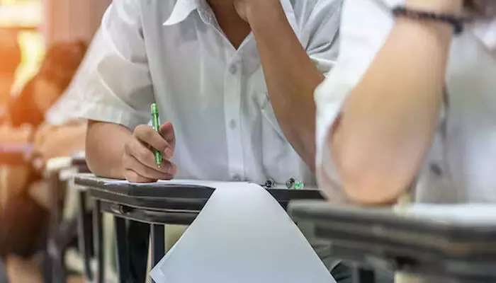 മുപ്പത് ശതമാനം മാര്ക്കില്ലെങ്കില് സ്കൂളുകളില് സേ പരീക്ഷ; അഞ്ച് മുതല് ഒമ്പത് വരെയുള്ള ക്ലാസുകാര്ക്ക് ഈ മാസം പരീക്ഷ നടത്തും മുപ്പത് ശതമാനം മാര്ക്കില്ലെങ്കില് സ്കൂളുകളില് സേ പരീക്ഷ; അഞ്ച് മുതല് ഒമ്പത് വരെയുള്ള ക്ലാസുകാര്ക്ക് ഈ മാസം പരീക്ഷ നടത്തും