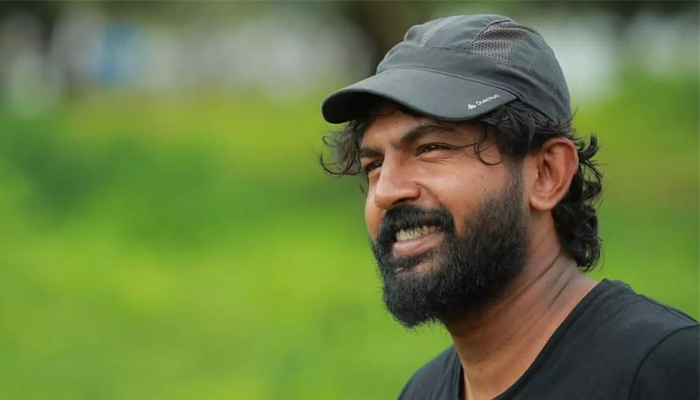 ഫുട്‌ബോള്‍ കളിക്കിടെ ഹൃദയസ്തംഭനം; മഞ്ഞുമ്മല്‍ ബോയ്‌സ് സഹസംവിധായകന്‍ അനില്‍ സേവ്യര്‍ അന്തരിച്ചു