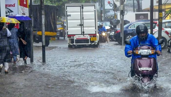 ഒറ്റപ്പെട്ട ശക്തമായ മഴയ്ക്ക് സാധ്യത; മൂന്ന് ജില്ലകളില്‍ ശനിയാഴ്ച യെലോ അലര്‍ട്ട്