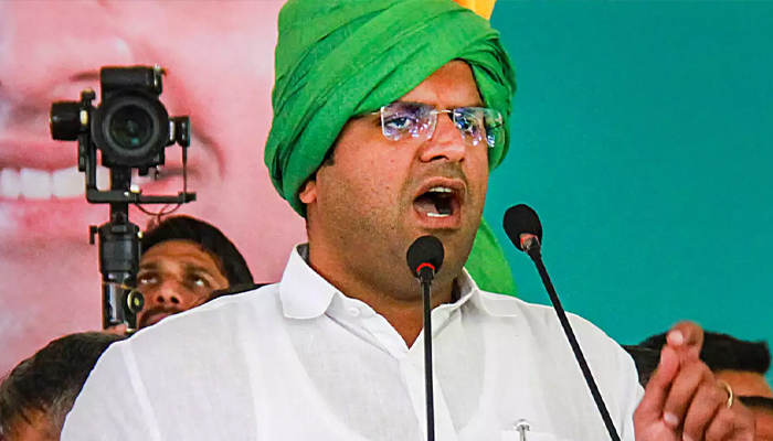 നിയമസഭാ തിരഞ്ഞെടുപ്പിന് തൊട്ടുമുമ്പ് ജെജെപിക്ക് കനത്ത തിരിച്ചടി; നാല് എംഎല്‍എമാര്‍ പാര്‍ട്ടി വിട്ടു