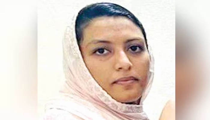 ഭര്‍ത്താവിനൊപ്പം ബൈക്കില്‍ സഞ്ചരിക്കവേ അജ്ഞാത വാഹനം ഇടിച്ചു; നടുറോഡില്‍ യുവതിക്ക് ദാരുണ മരണം