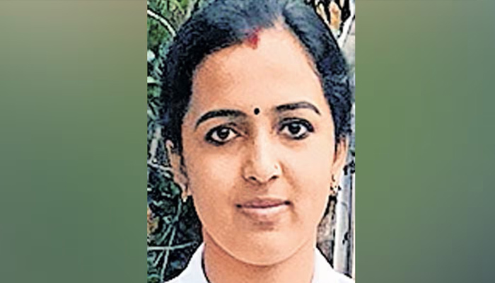 പെറ്റമ്മ മരിച്ചതറിയാതെ കരഞ്ഞു തളര്‍ന്ന് നാലു മാസക്കാരന്‍; കണ്ടു നില്‍ക്കാനാവാതെ അമൃതയുടെ അമ്മമനം: ആദിവാസിക്കുഞ്ഞിനെ പാലൂട്ടി ആരോഗ്യ പ്രവര്‍ത്തക