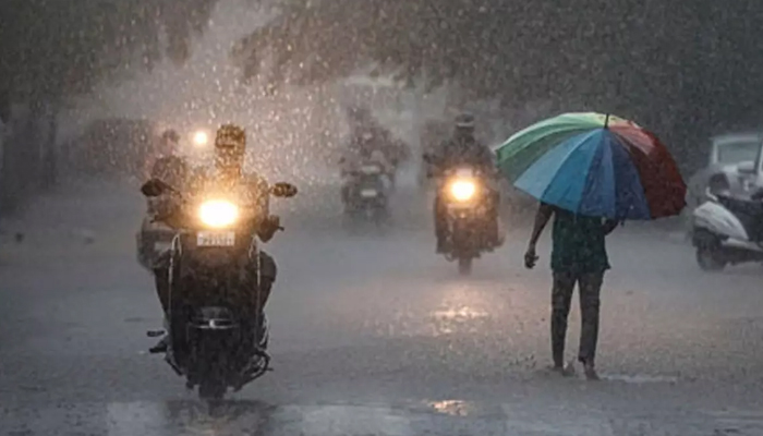 മൂന്നാം തീയതി വരെ അതിശക്തമായ മഴയ്ക്ക് സാധ്യത; പത്ത് ജില്ലകളില്‍ ഓറഞ്ച് അലര്‍ട്ട്; എല്ലാ ജില്ലകളിലും മഴ കനക്കും