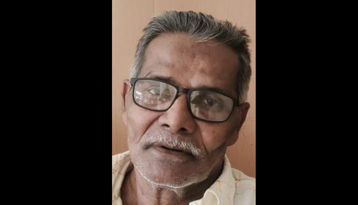 കോഴിക്കൂട്ടില്‍ കോഴിയില്ല; പകരം മദ്യപ്പുഴ; ഒഴിച്ചു കൊടുക്കുന്നതിനിടെ വയോധികനെ കൈയോടെ പൊക്കി പോലീസ്