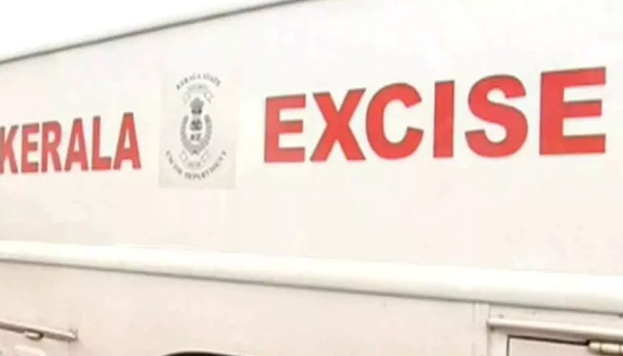 അടച്ചിട്ടിരുന്ന വീട്ടില്‍ എക്‌സൈസ് പരിശോധന; ലക്ഷക്കണക്കിനു രൂപയുടെ കഞ്ചാവും ചാരായവും കണ്ടെത്തി: പ്രതിക്കായി തിരച്ചില്‍