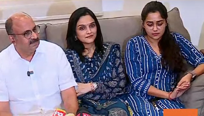 തന്നോട് ഇതുവരെ ആരും മോശമായി സംസാരിച്ചിട്ടില്ല; കതകില്‍ തട്ടിയിട്ടുമില്ല; സഹകരിച്ചാല്‍ മാത്രമേ അവസരം തരൂ എന്നുപറഞ്ഞിട്ടില്ലെന്നും ജോമോള്‍