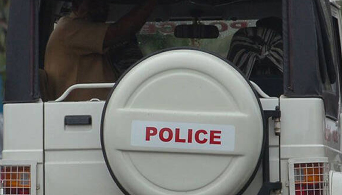 ഡ്യൂട്ടിയിലിരുന്ന വനിതാ പോലീസ് ഉദ്യോഗസ്ഥയെ അടിച്ച് വീഴ്ത്തിയ സംഭവം; സിവില്‍ പോലിസ് ഓഫിസര്‍ക്ക് സസ്‌പെന്‍ഷന്‍