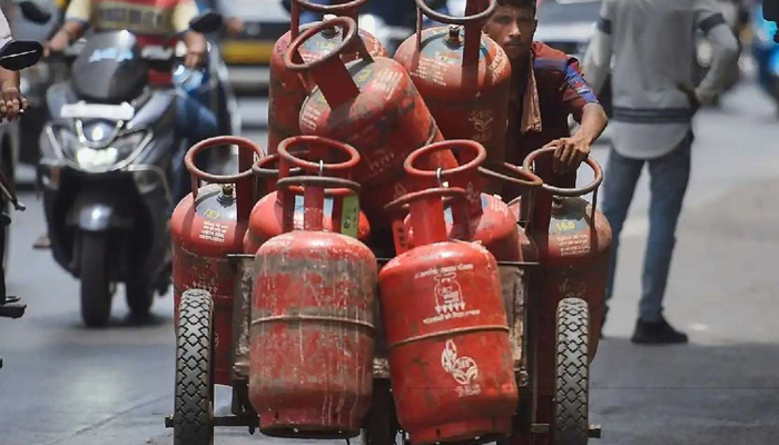 വാണിജ്യാവശ്യങ്ങള്‍ക്കുള്ള പാചകവാതക സിലന്‍ഡറിന്റെ വില വര്‍ദ്ധിച്ചു; കൂടിയത് 39 രൂപ