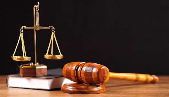 സിങ്കപ്പൂരിലേക്കുള്ള യാത്ര പാതിവഴിയില്‍ വിലക്കി; വിമാനക്കമ്പനി 7.25 ലക്ഷം രൂപ നഷ്പരിഹാരം നല്‍കണമെന്ന് കോടതി