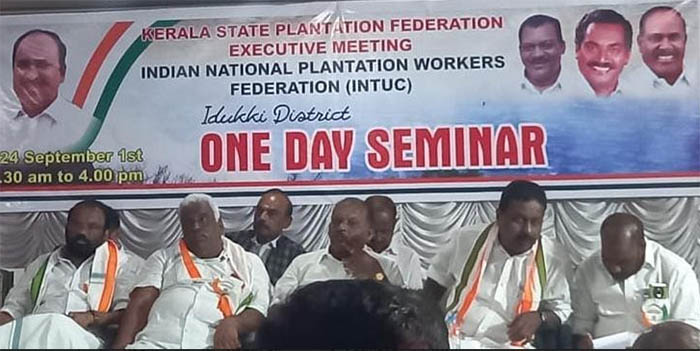 വധശ്രമക്കേസില്‍ ഒളിവിലുള്ള നേതാവിന്റെ ചിത്രം വച്ച് ഐഎന്‍ടിയുസി സെമിനാറിന്റെ ഫ്ളക്സ് ബോര്‍ഡ്: പ്രവര്‍ത്തകര്‍ക്കിടയില്‍ പ്രതിഷേധം